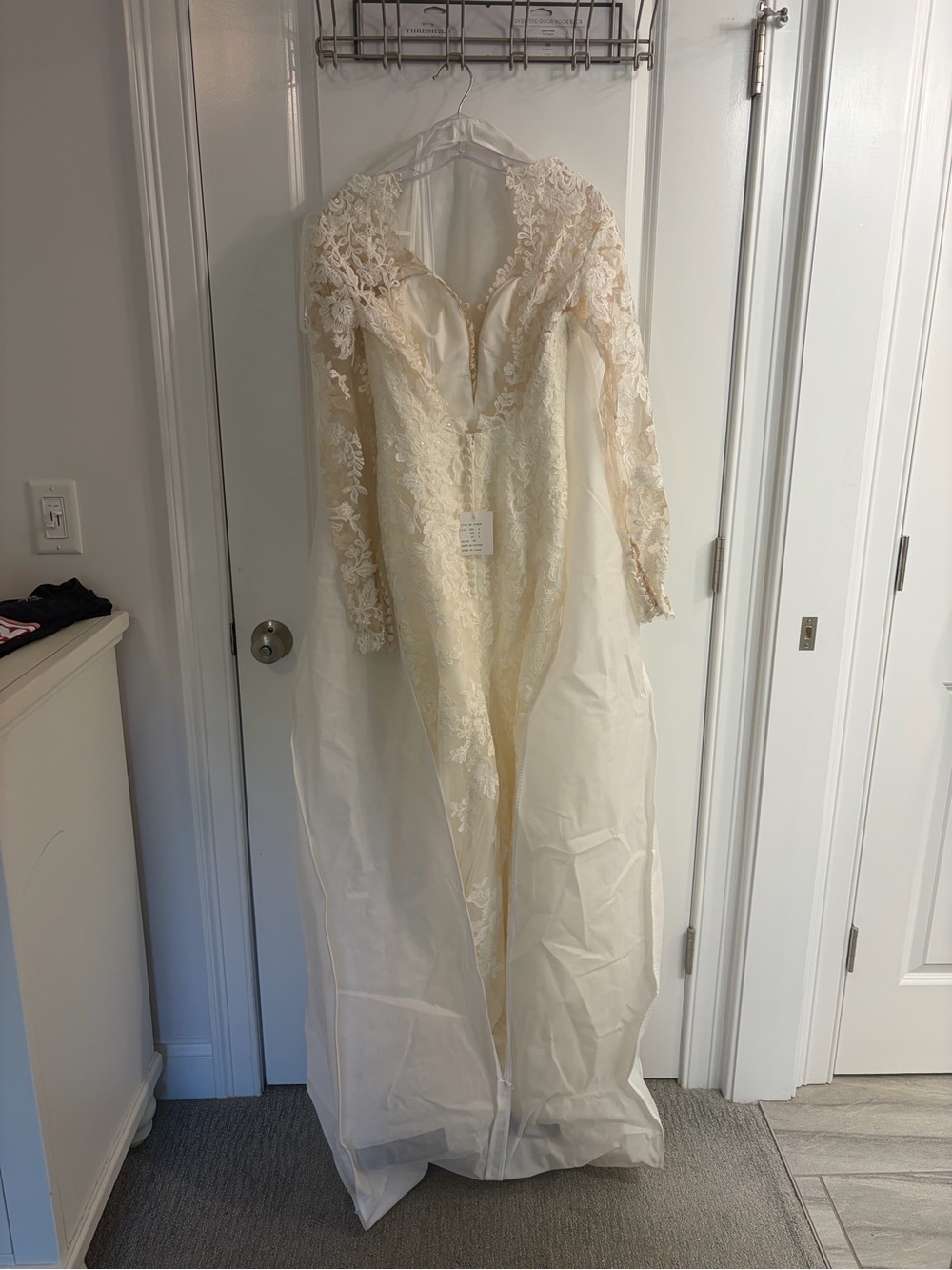 Stella York Ivory Lace Wedding Dress (6764CR) - Picture 9 of 12